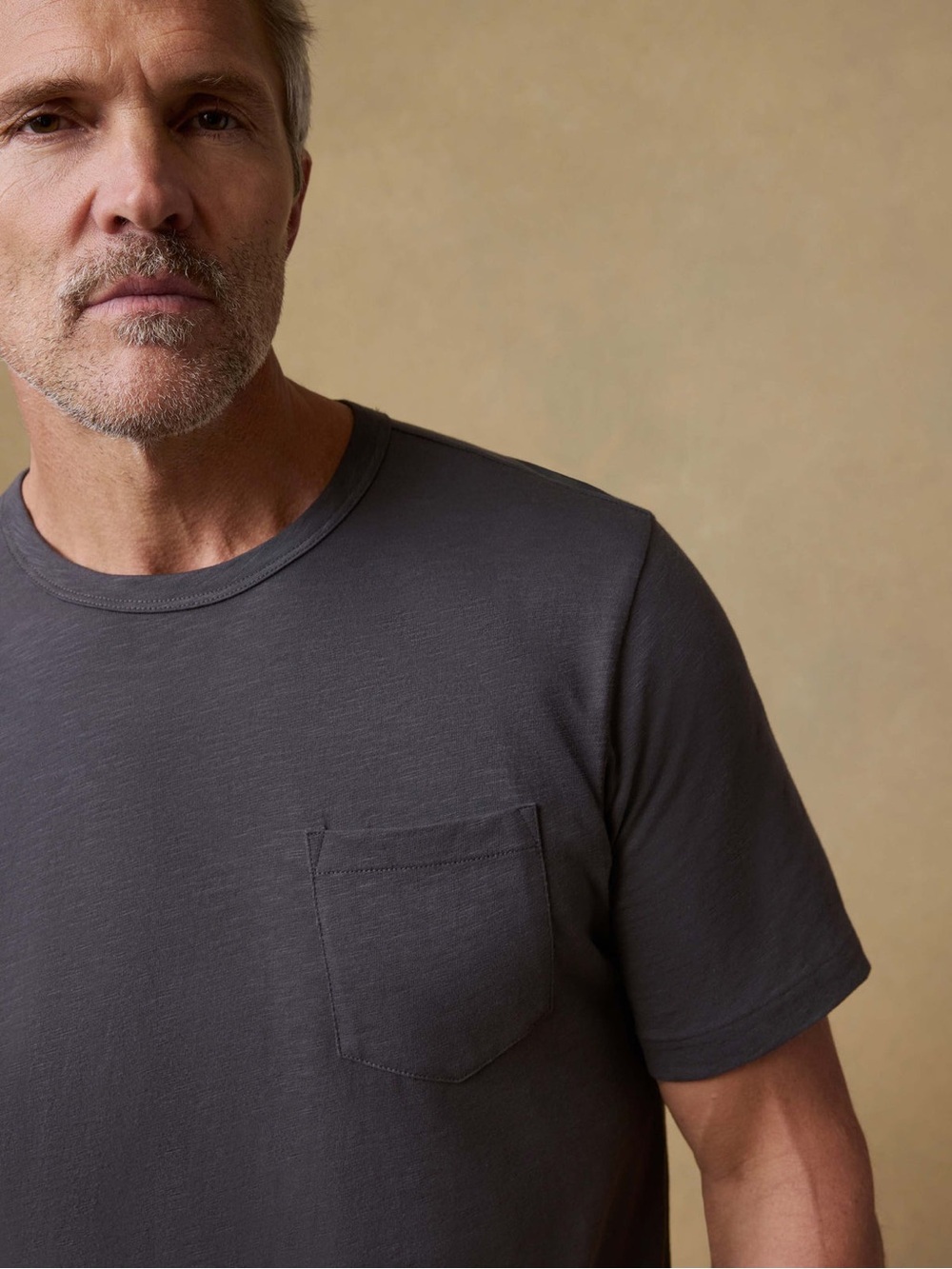 Faherty Sunwashed Regenerative Pocket Tee Men’s M Graphite Organic Cotton NWOT